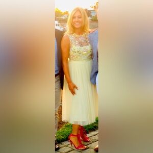 Size 10 needle and thread yellow tulle dress
